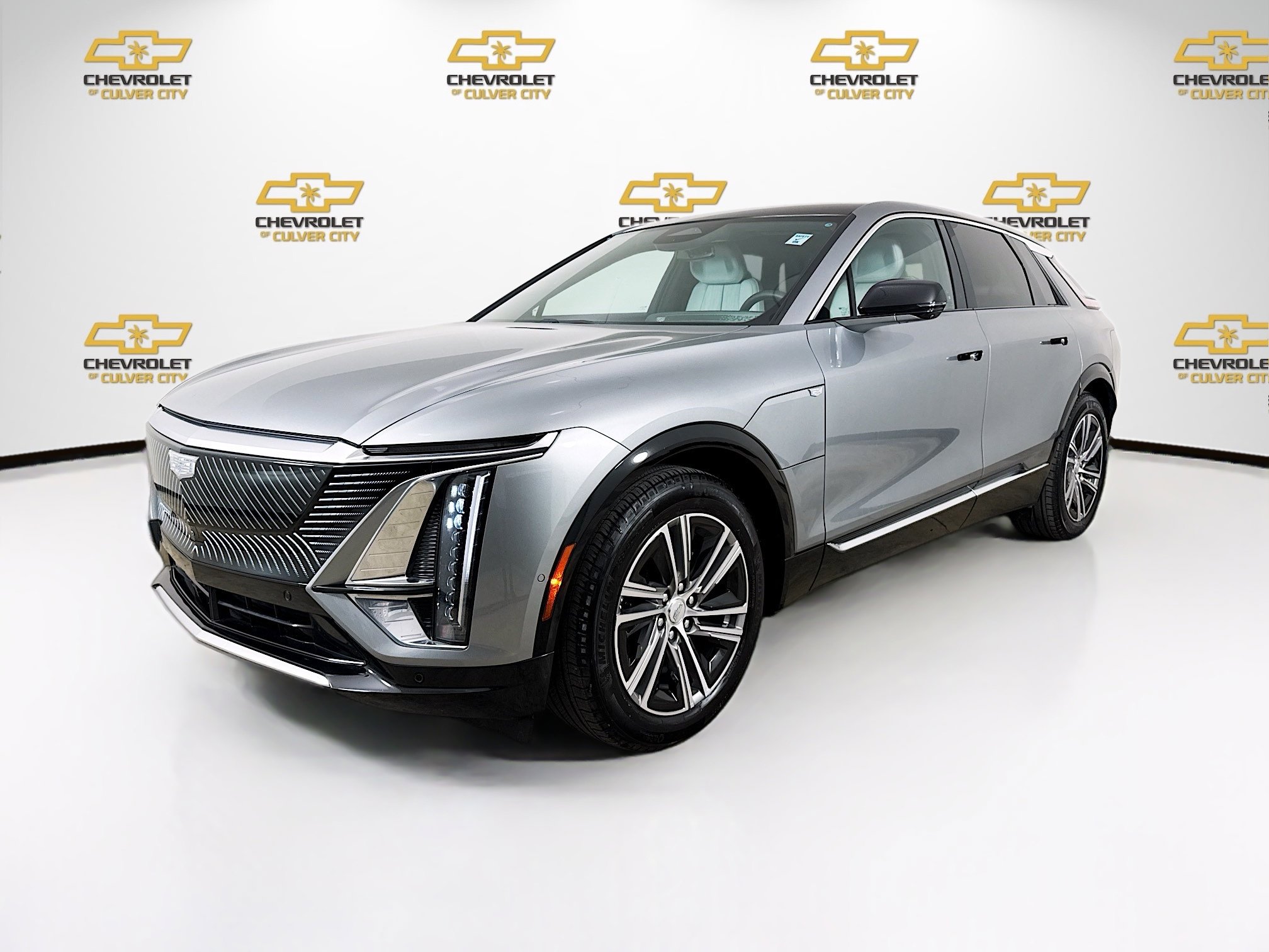 Used 2024 Cadillac Lyriq Luxury RWD image 3