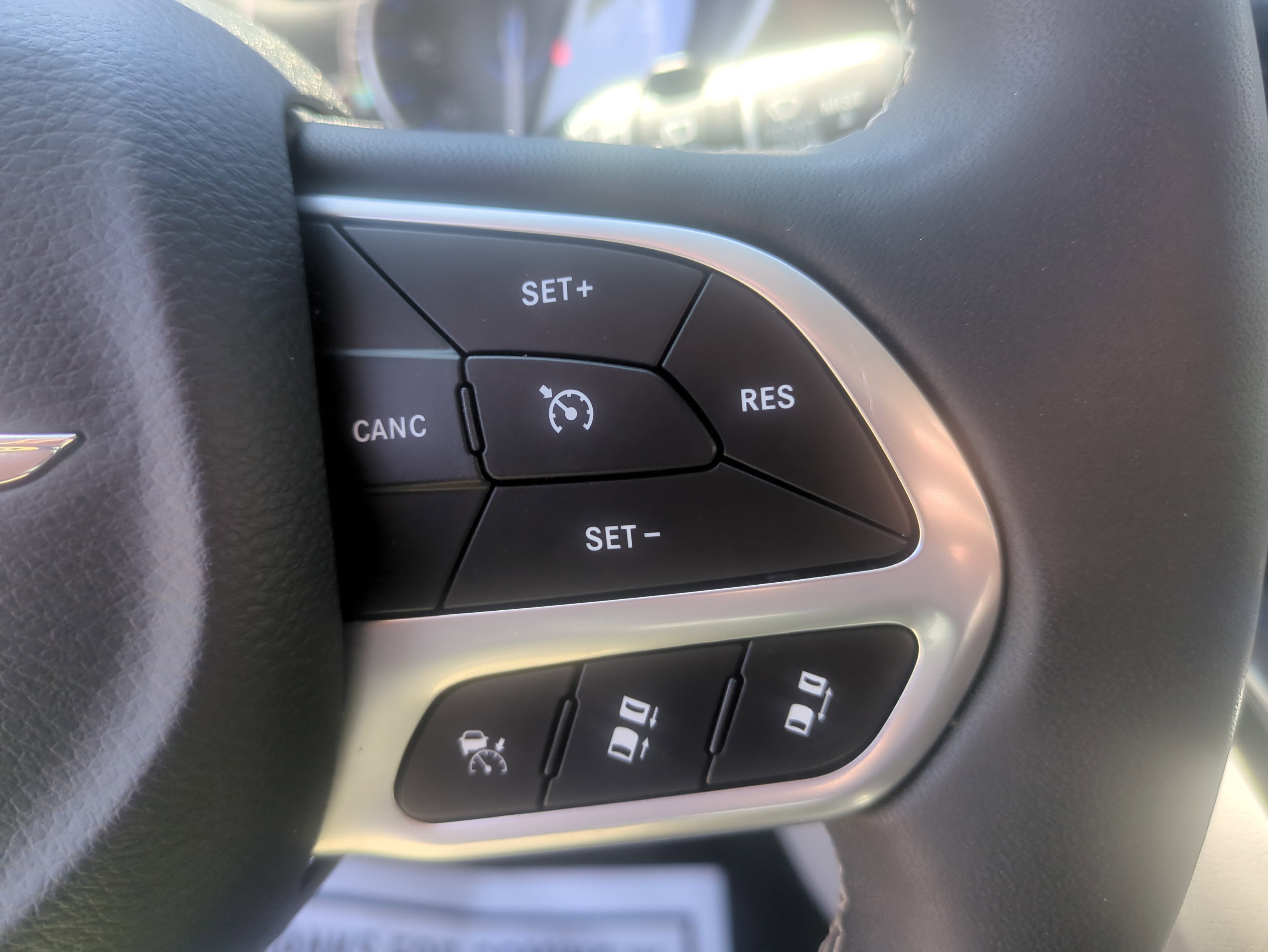 Used 2024 Chrysler Pacifica Touring-L FWD image 15