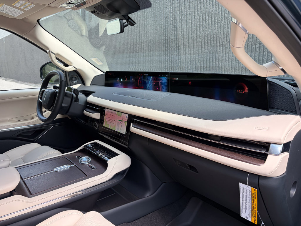 New 2027 Lincoln Navigator Premiere AWD/4WD image 35
