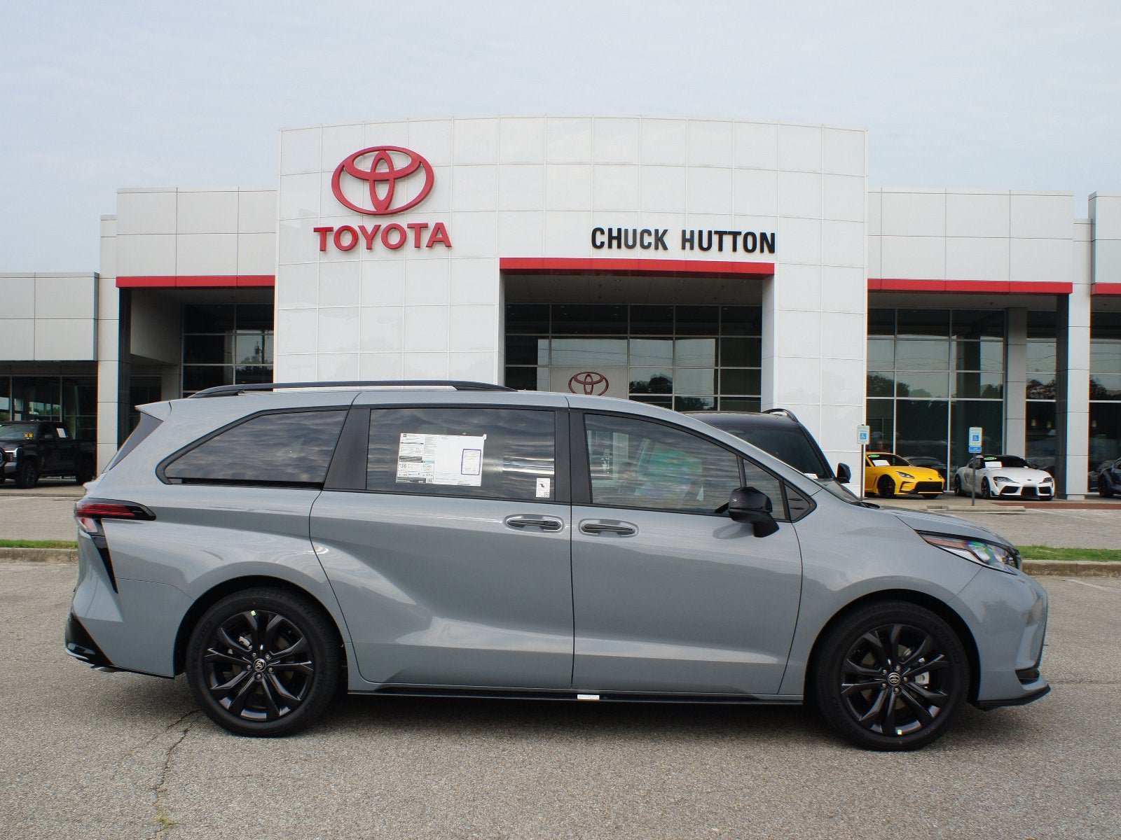 Used 2026 Toyota Sienna XSE FWD image 13