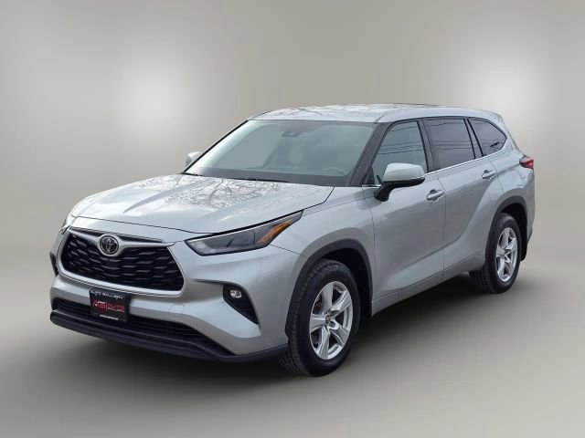 Used 2022 Toyota Highlander LE