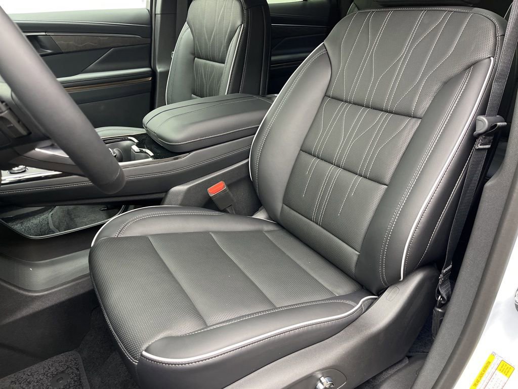 New 2026 Buick Enclave Avenir w/ Super Cruise Package image 9