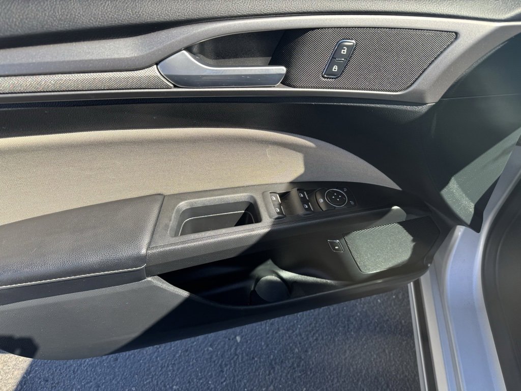 Used 2018 Ford Fusion S image 15