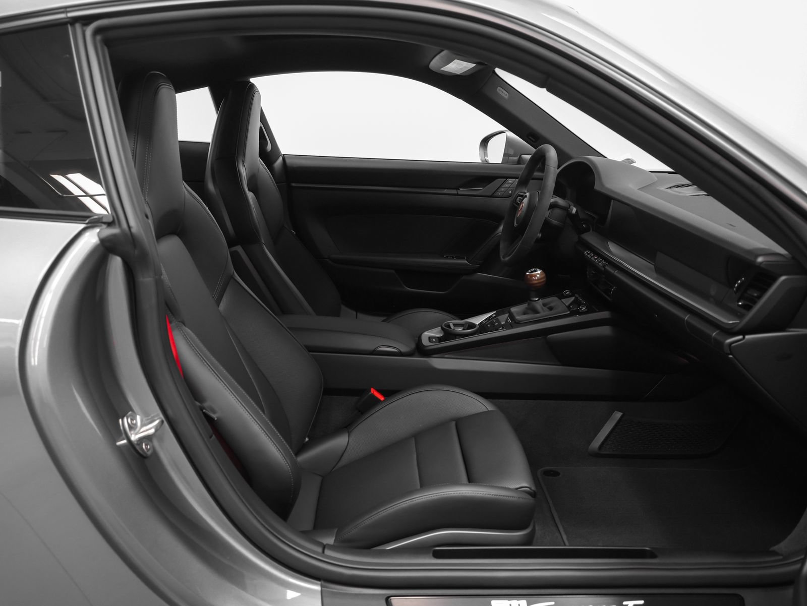 Certified 2026 Porsche 911 Carrera T RWD image 33