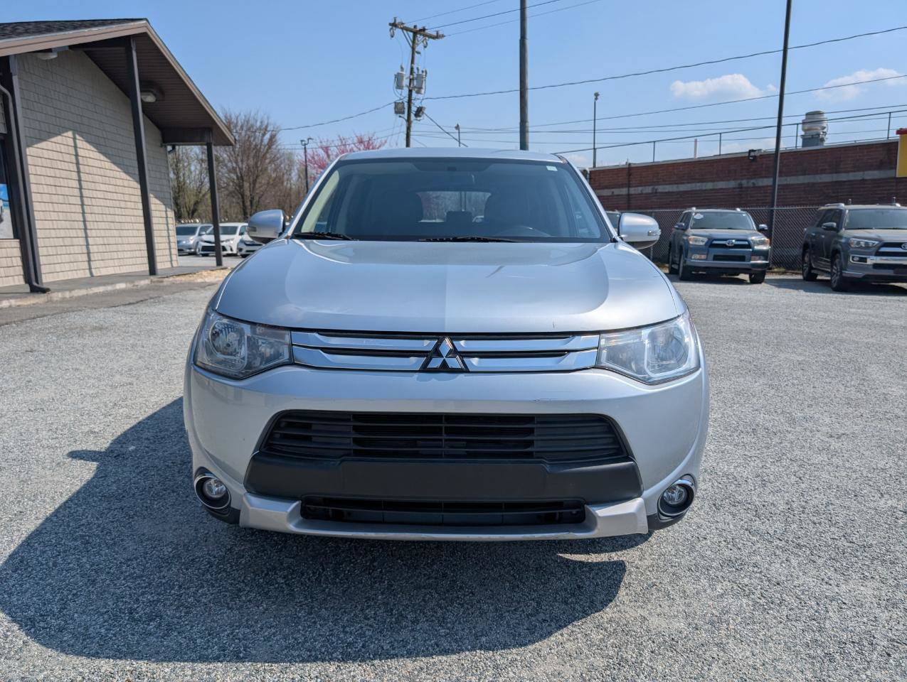 Used 2015 Mitsubishi Outlander SE image 2