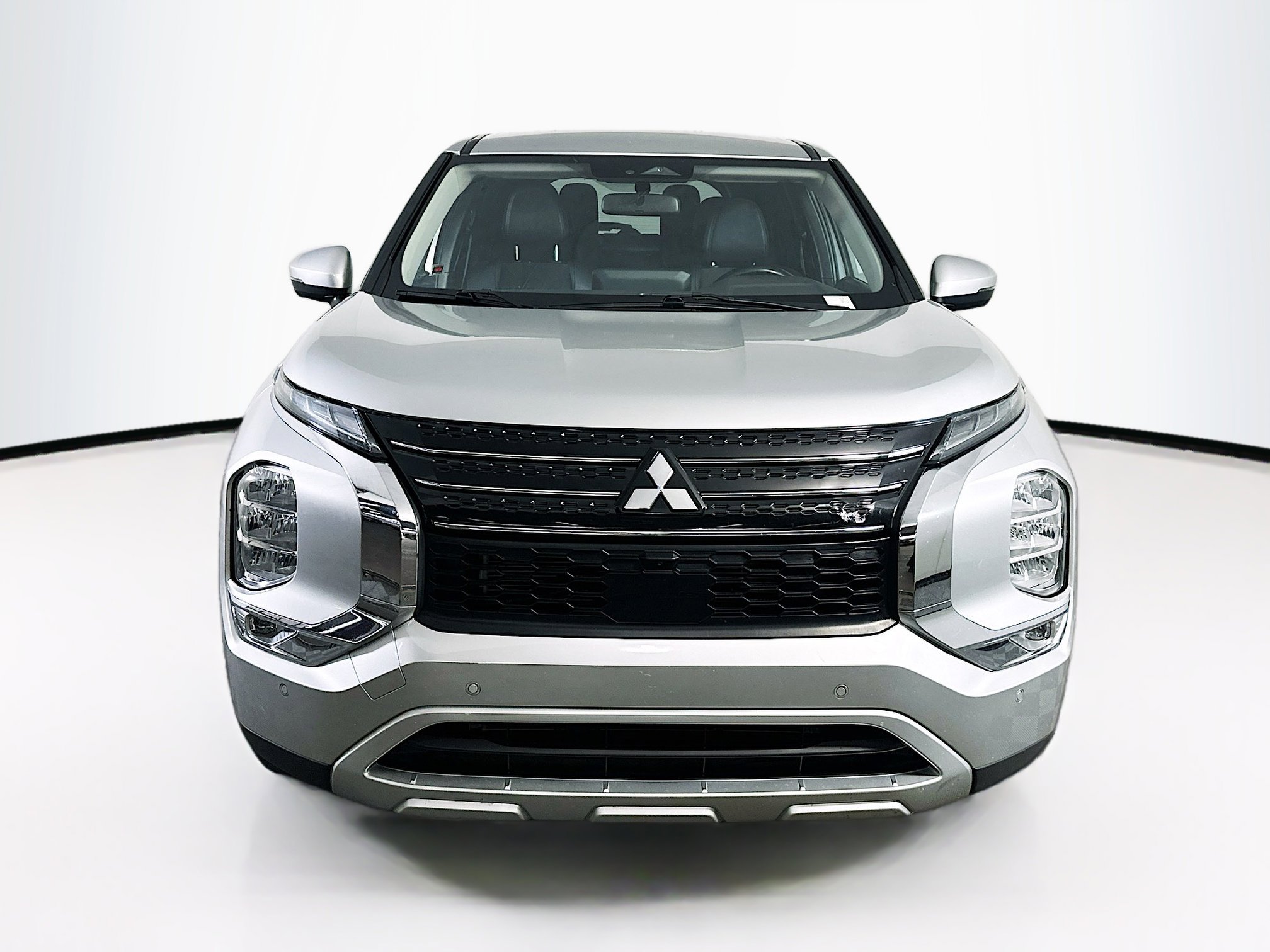 Used 2024 Mitsubishi Outlander SE FWD image 2