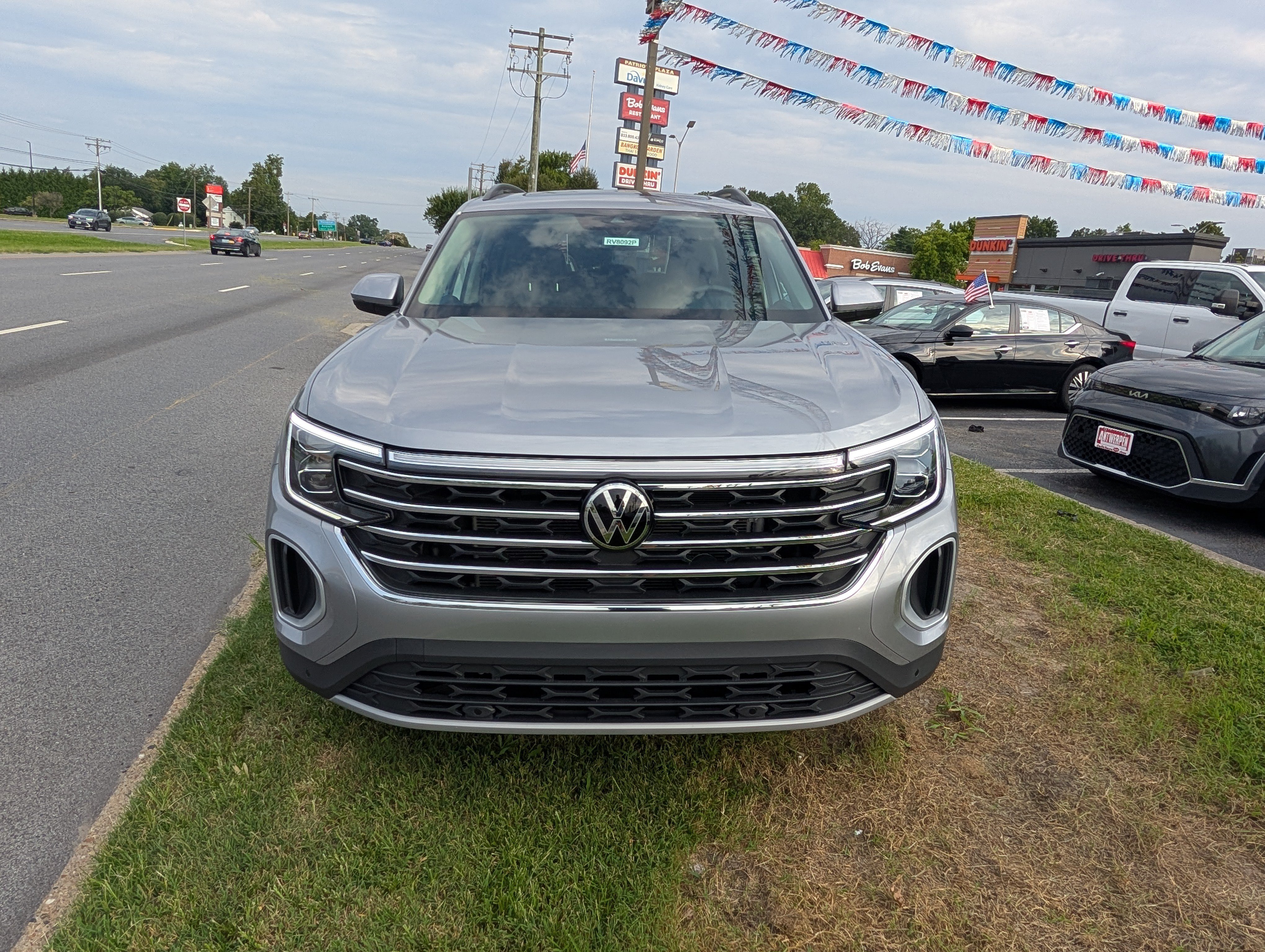 Used 2026 Volkswagen Atlas SE w/ Panoramic Sunroof Package FWD image 8