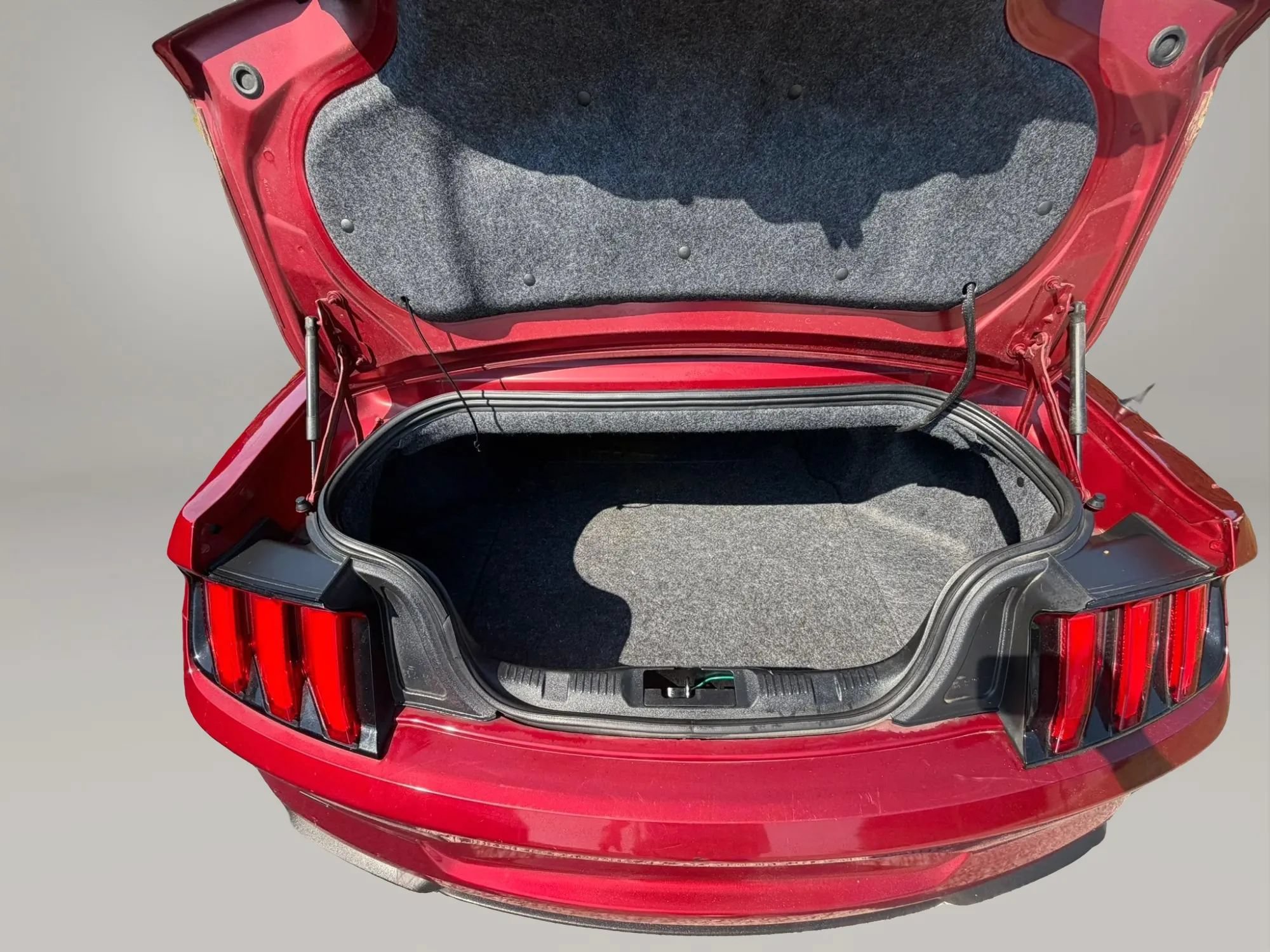 Used 2019 Ford Mustang Convertible RWD image 15