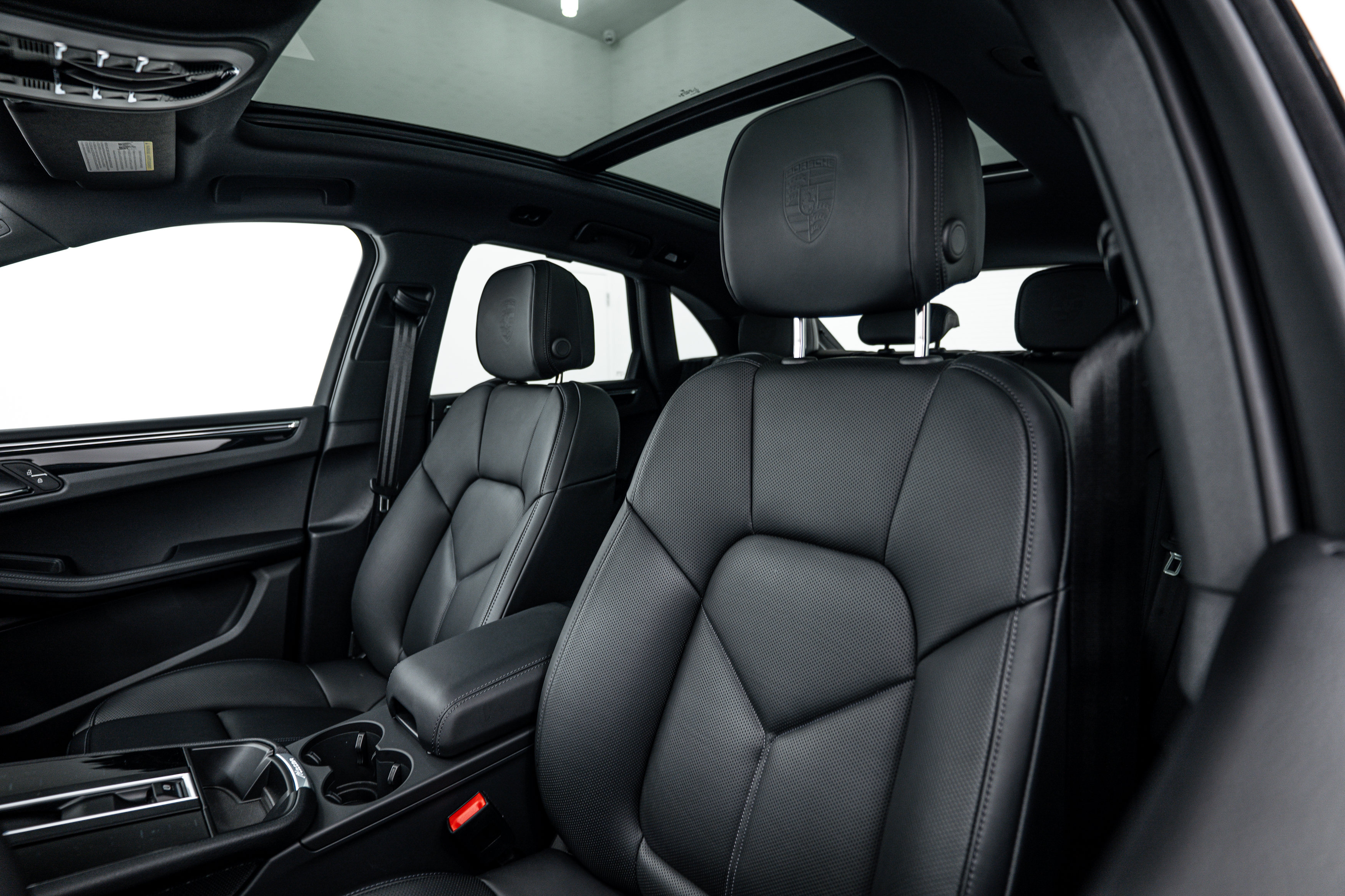 Certified 2026 Porsche Macan AWD/4WD image 22