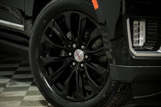 Used 2021 GMC Yukon Denali w/ Denali Premium Package image 3