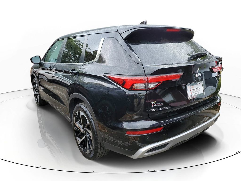 Used 2023 Mitsubishi Outlander SE Black Edition image 4