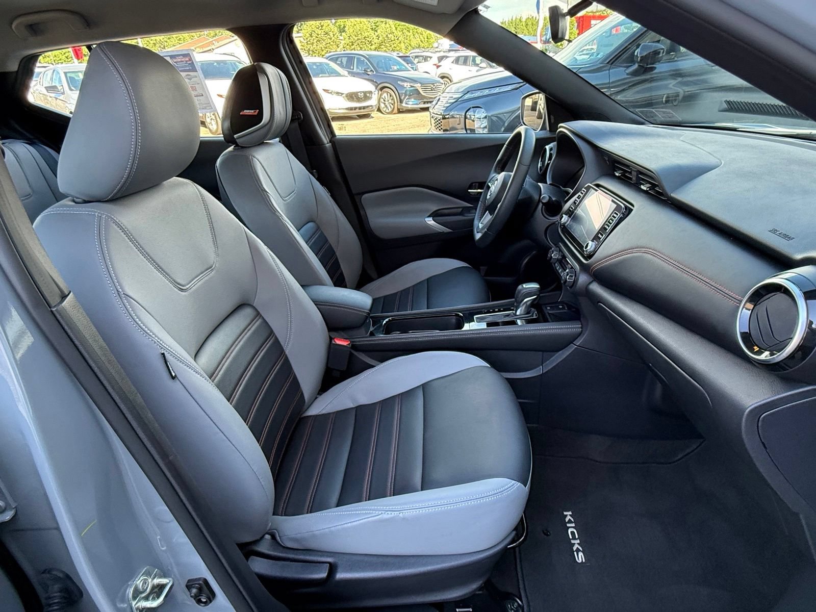 Used 2023 Nissan Kicks SR w/ SR Premium Package FWD image 18