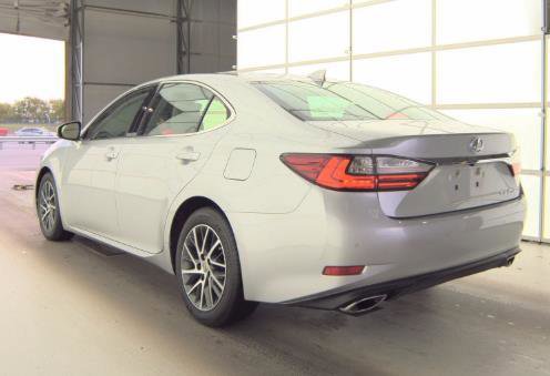 Used 2017 Lexus ES 350 w/ Luxury Package FWD image 4