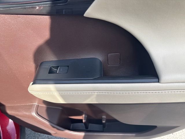 Used 2020 Toyota Highlander Limited image 16