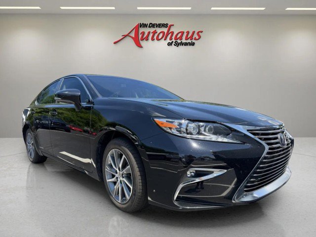 Used 2017 Lexus ES 300h w/ Luxury Package FWD image 1