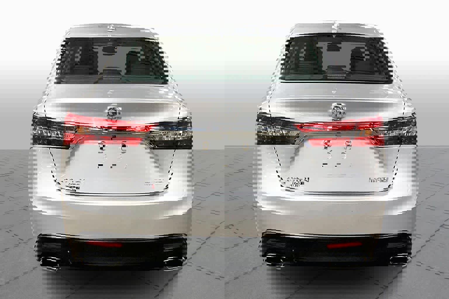 Used 2013 Toyota Avalon Limited image 4