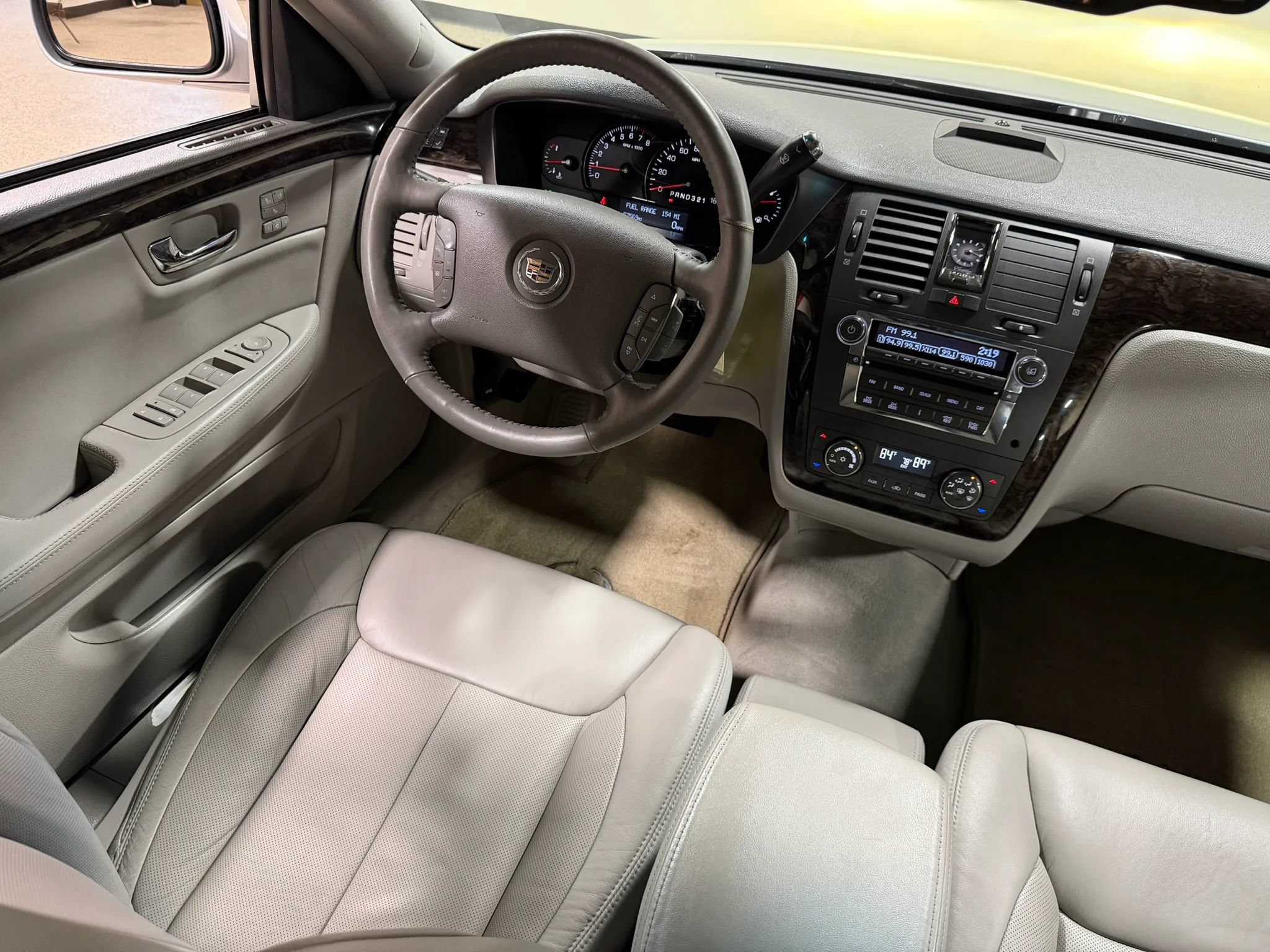 Used 2009 Cadillac DTS w/ Trunk Convenience Package FWD image 52