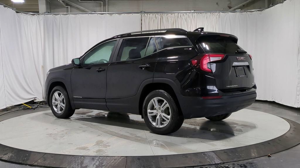Used 2023 GMC Terrain SLE w/ Driver Convenience Package image 6