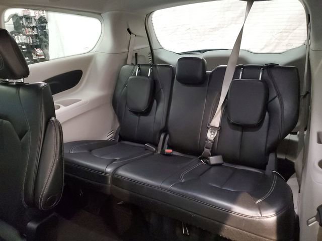 Used 2023 Chrysler Pacifica Touring-L FWD image 27
