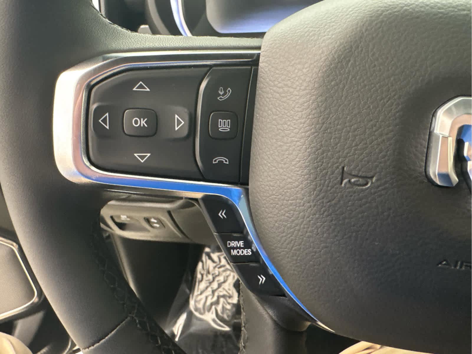 New 2026 RAM 1500 Laramie AWD/4WD image 14