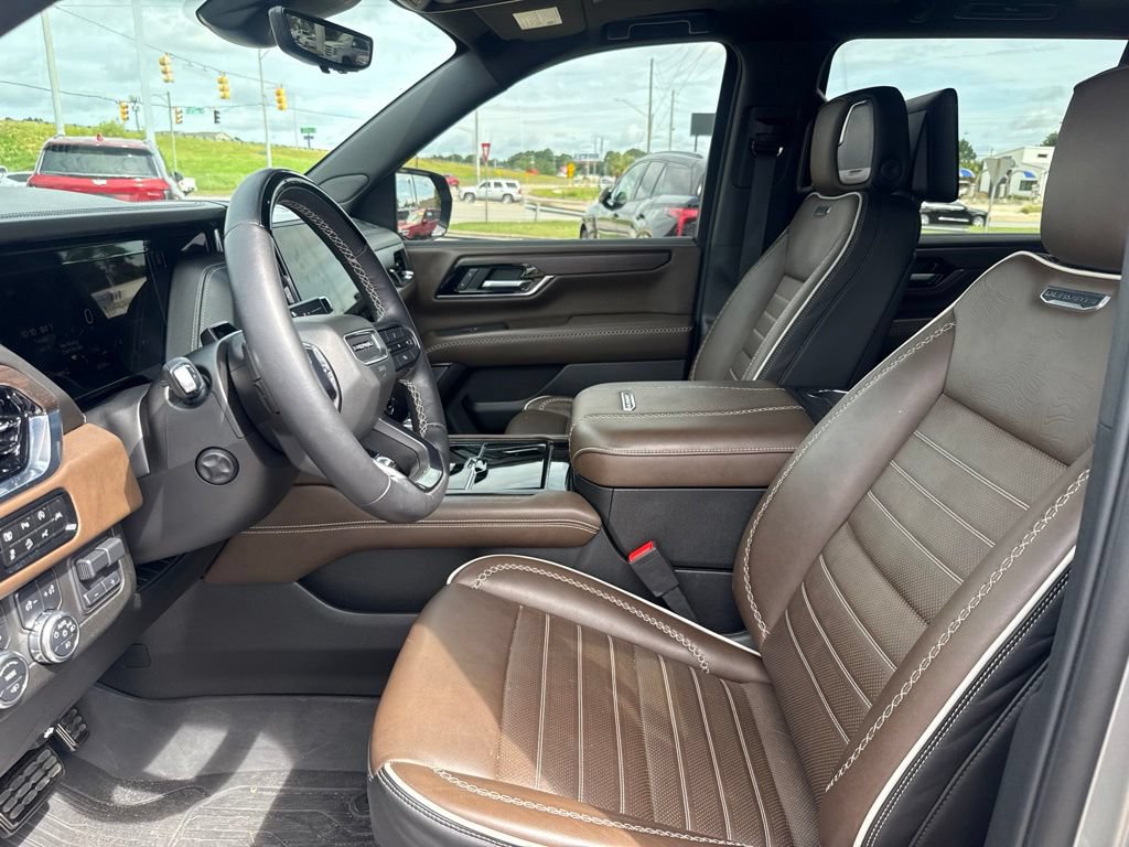 Used 2025 GMC Yukon XL Denali Ultimate AWD/4WD image 9