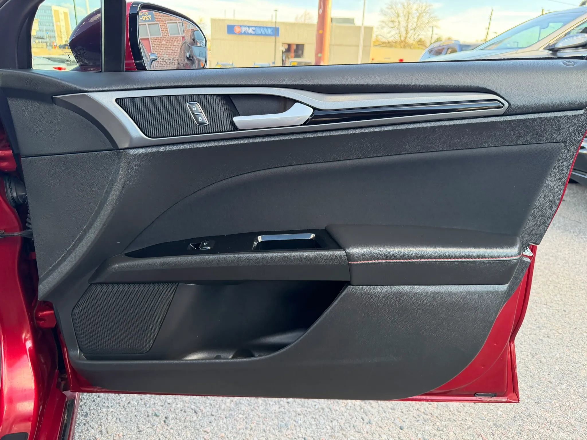 Used 2016 Ford Fusion SE image 18