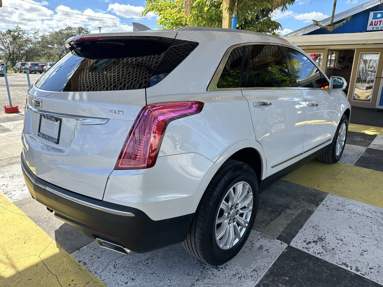 Used 2018 Cadillac XT5 FWD w/ LPO, Wheel Lock Package image 5