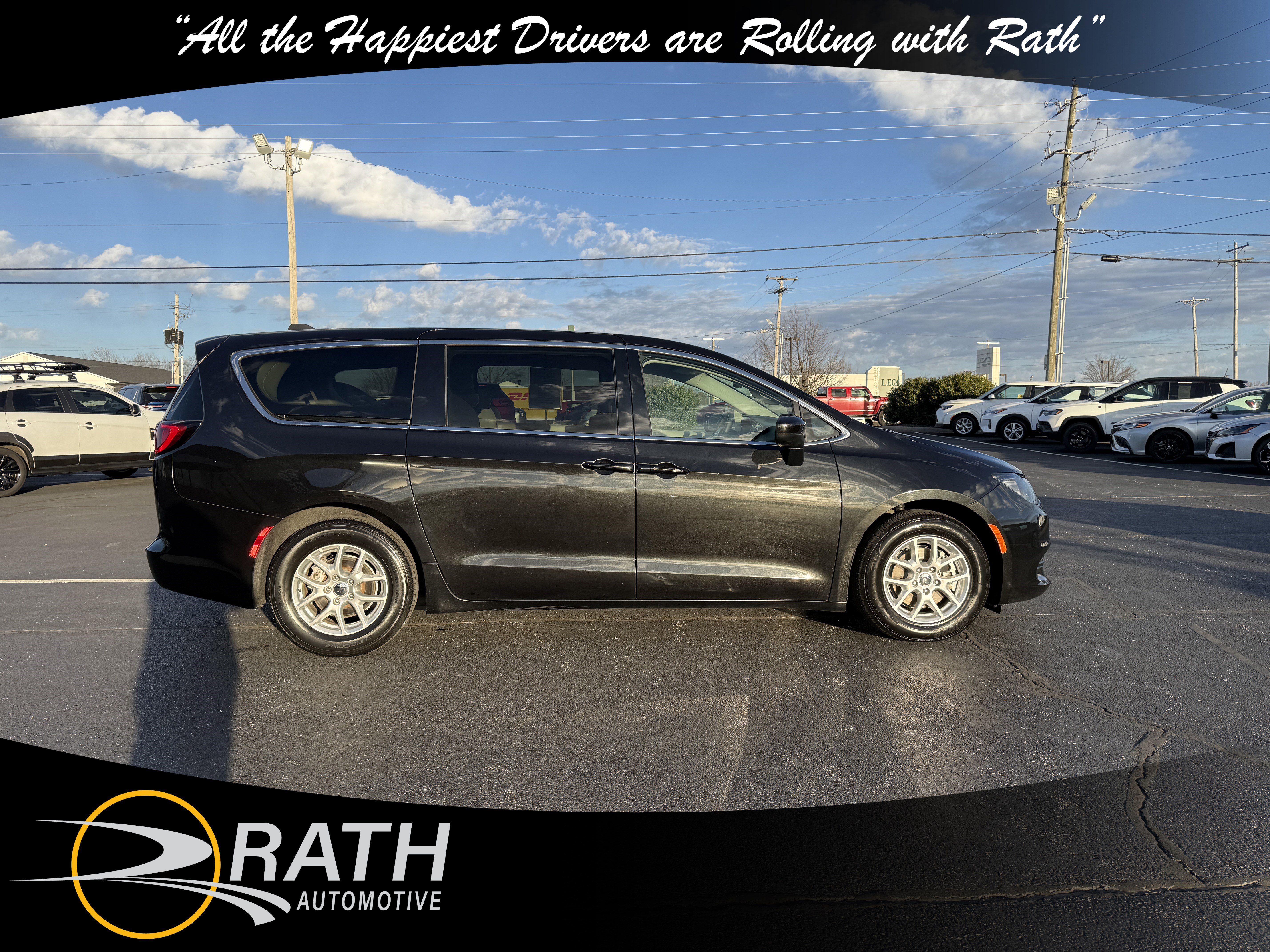 Used 2022 Chrysler Voyager LX image 11