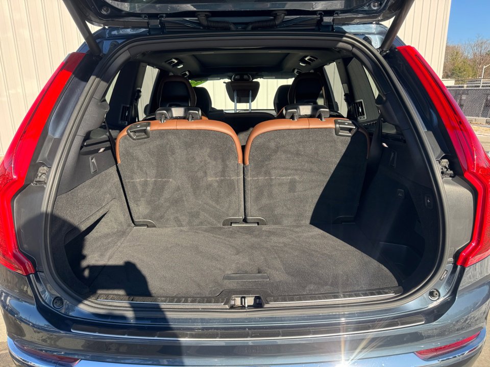 Used 2024 Volvo XC90 B6 Ultimate w/ Protection Package Premier image 19