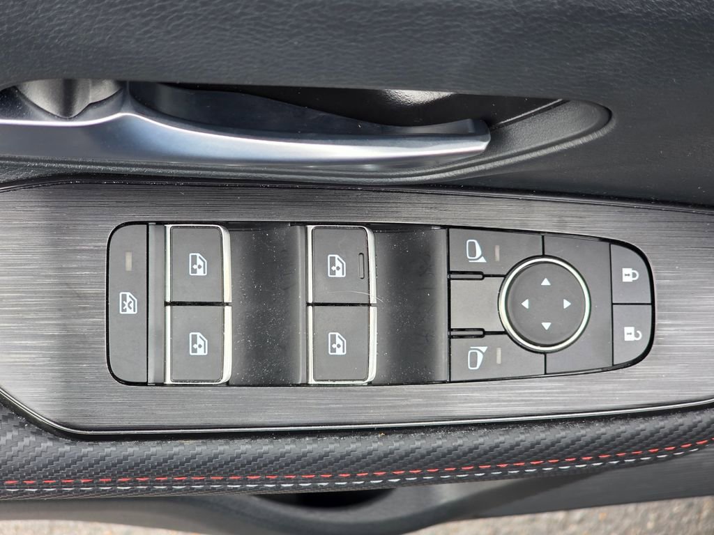 Used 2025 Nissan Kicks SR image 13