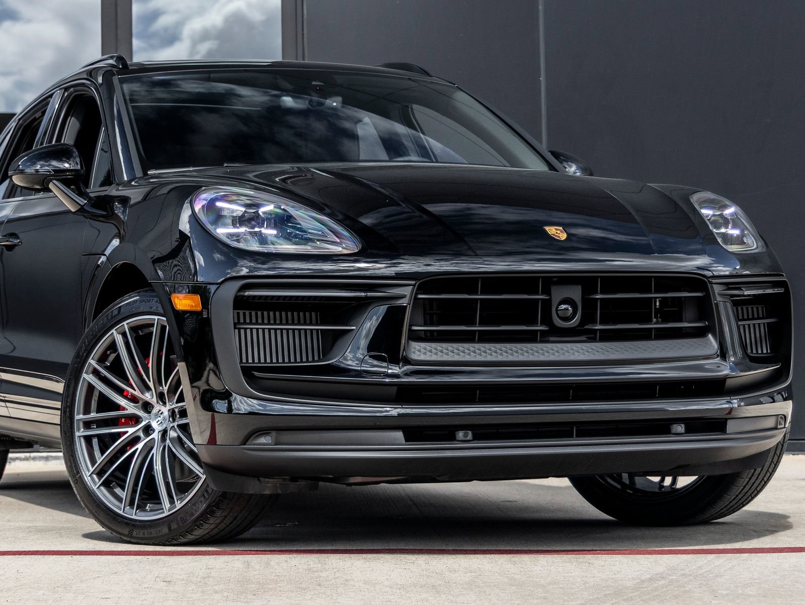 Certified 2026 Porsche Macan S AWD/4WD image 9
