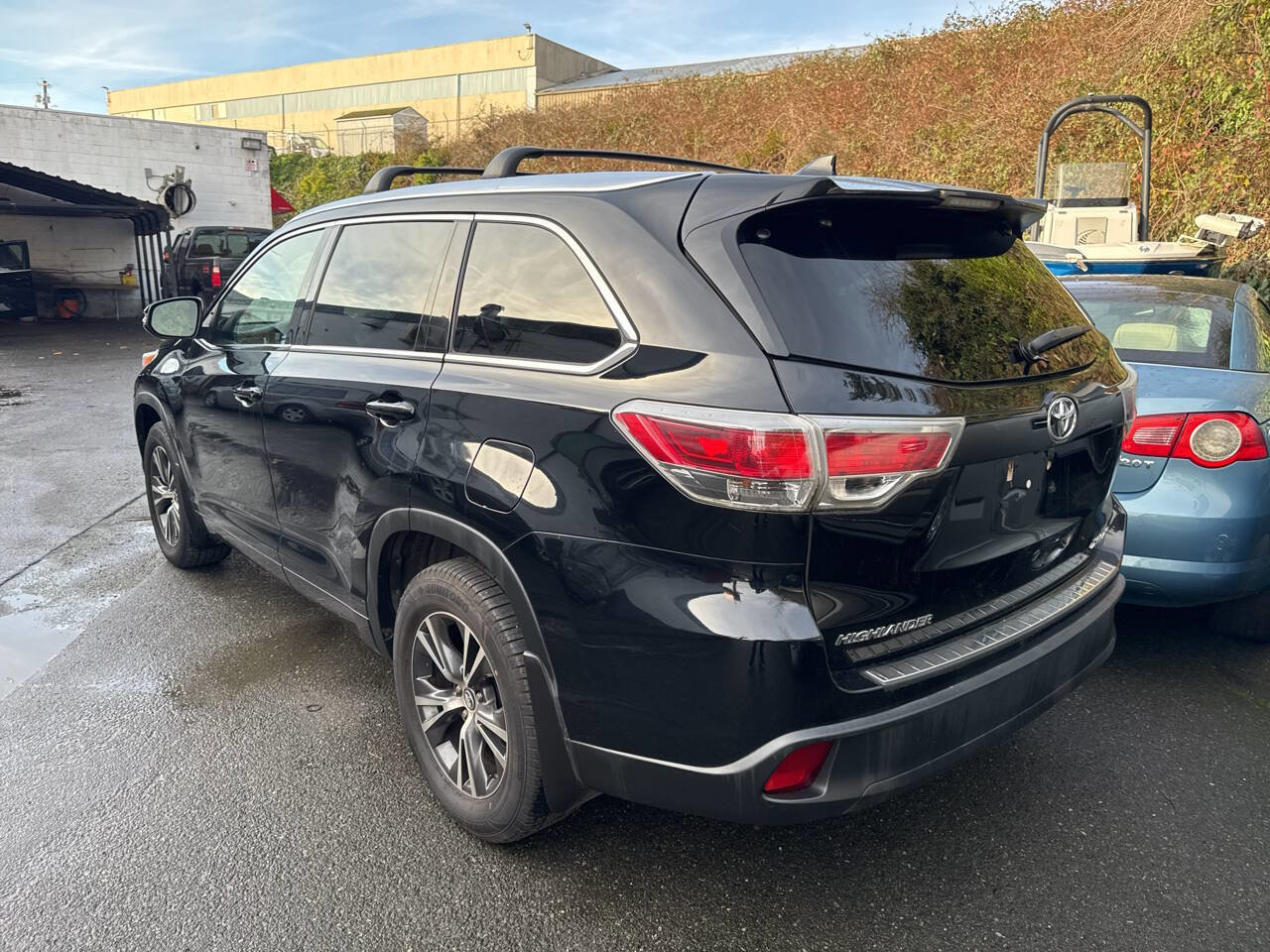 Used 2016 Toyota Highlander XLE image 3
