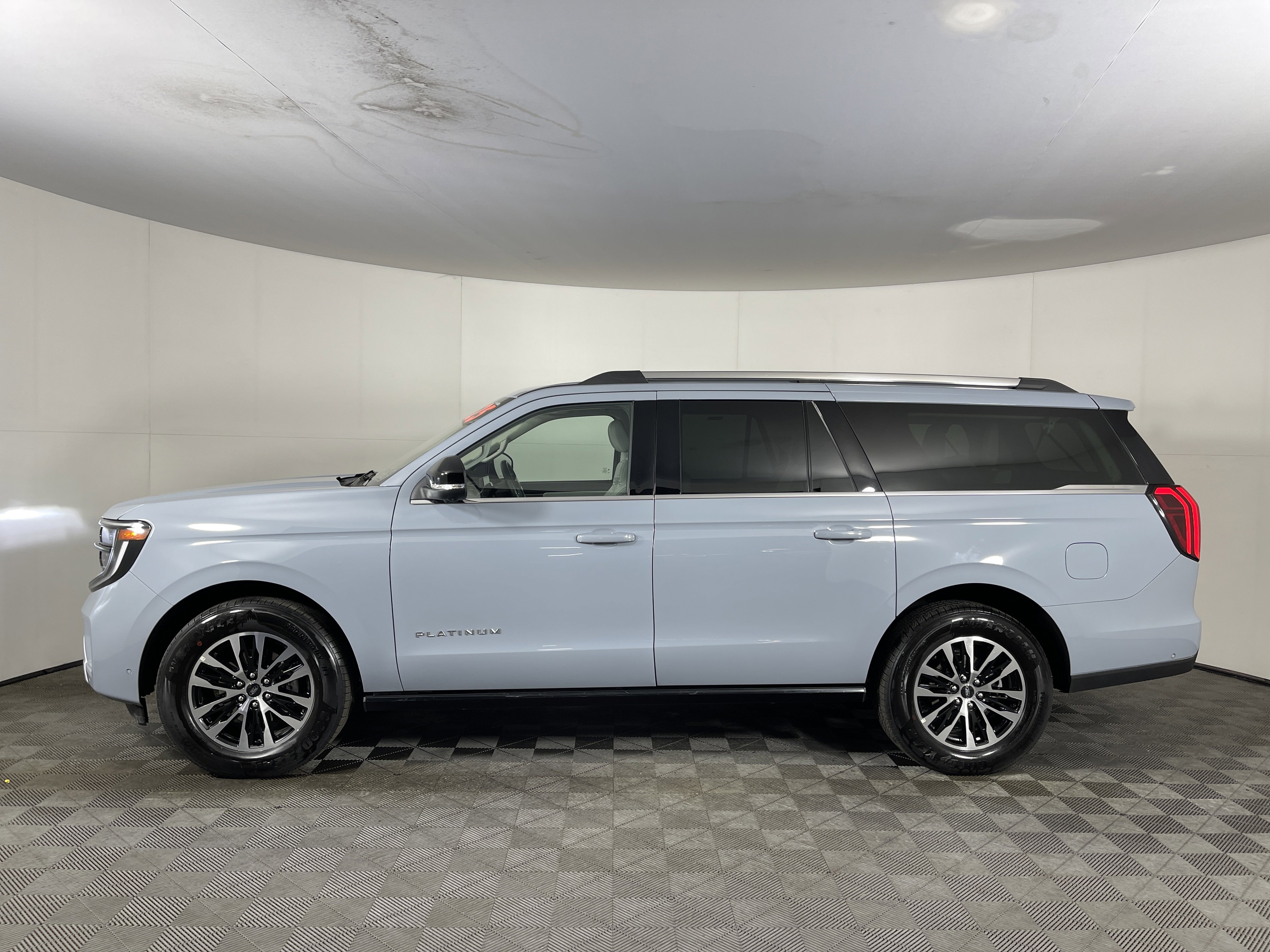 Used 2025 Ford Expedition Max Platinum image 3