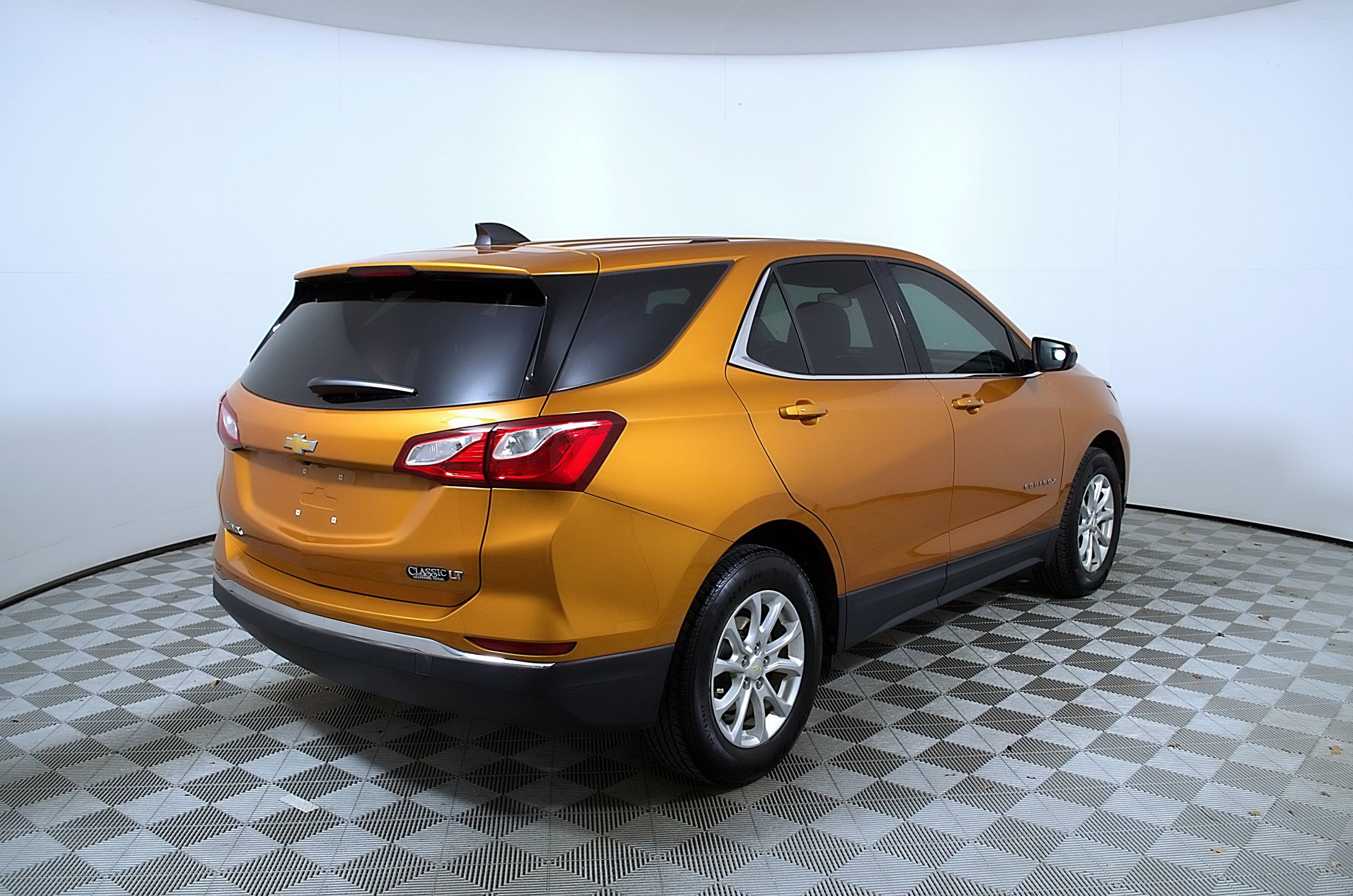 Used 2018 Chevrolet Equinox LT FWD image 8