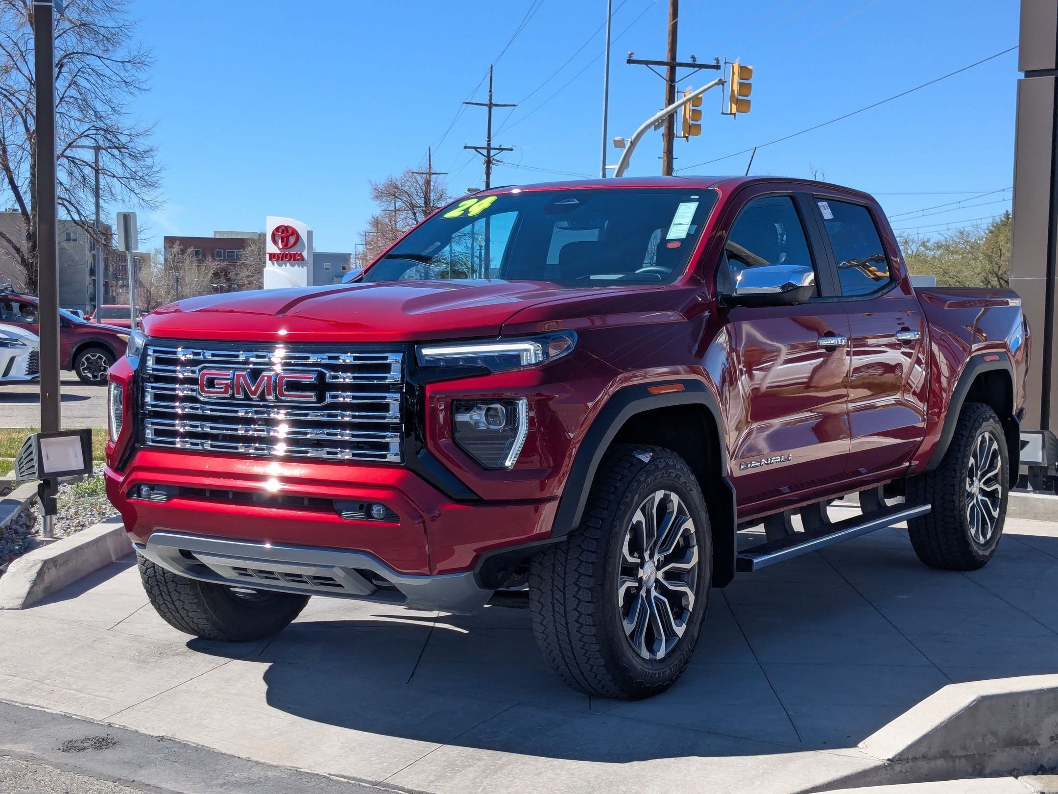 Used 2024 GMC Canyon Denali image 10