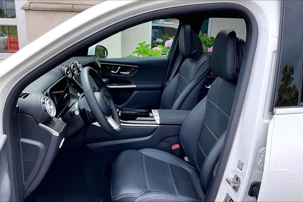 Used 2025 Mercedes-Benz GLC 350e 4MATIC image 27