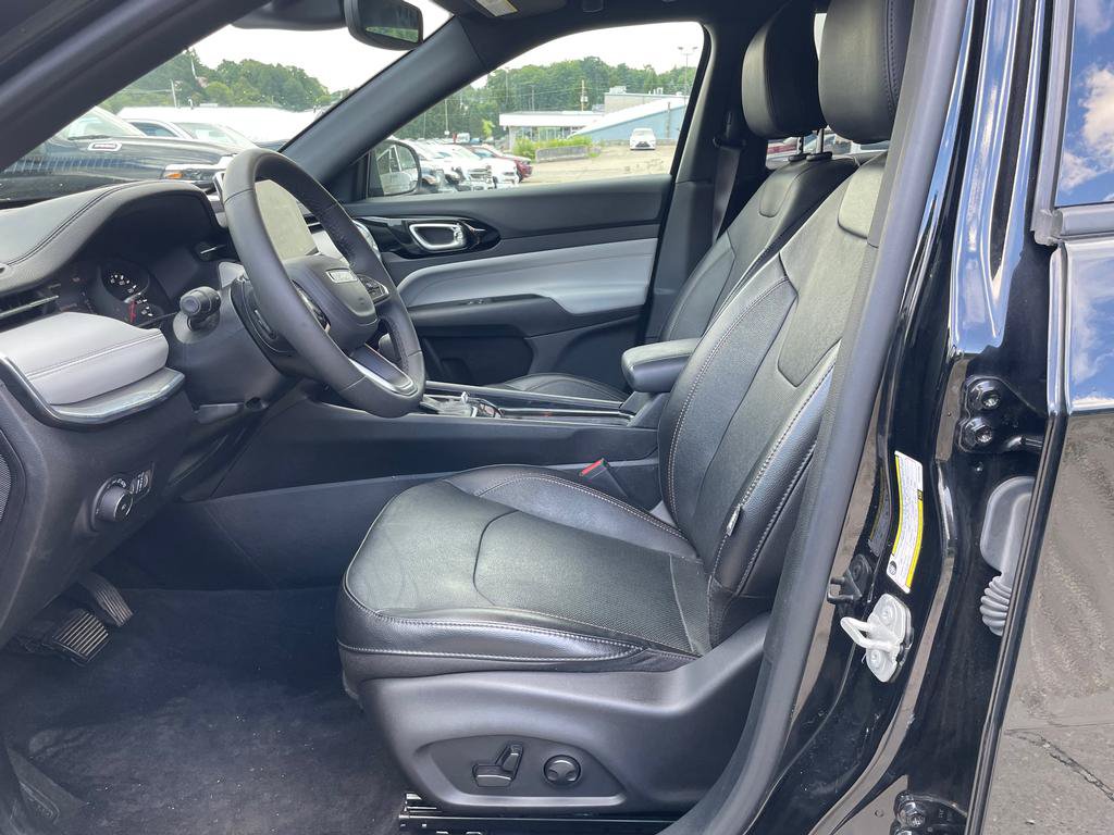 Used 2023 Jeep Compass Limited AWD/4WD image 10