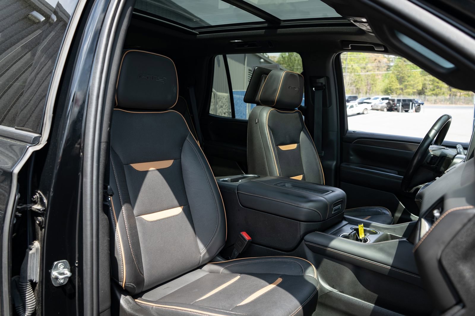 Used 2023 GMC Yukon AT4 w/ AT4 Premium Package AWD/4WD image 24