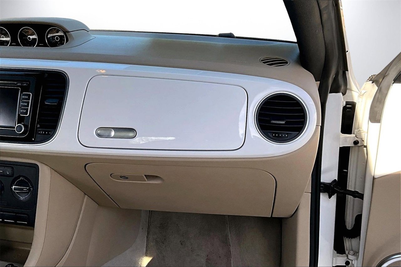 Used 2013 Volkswagen Beetle TDI image 16