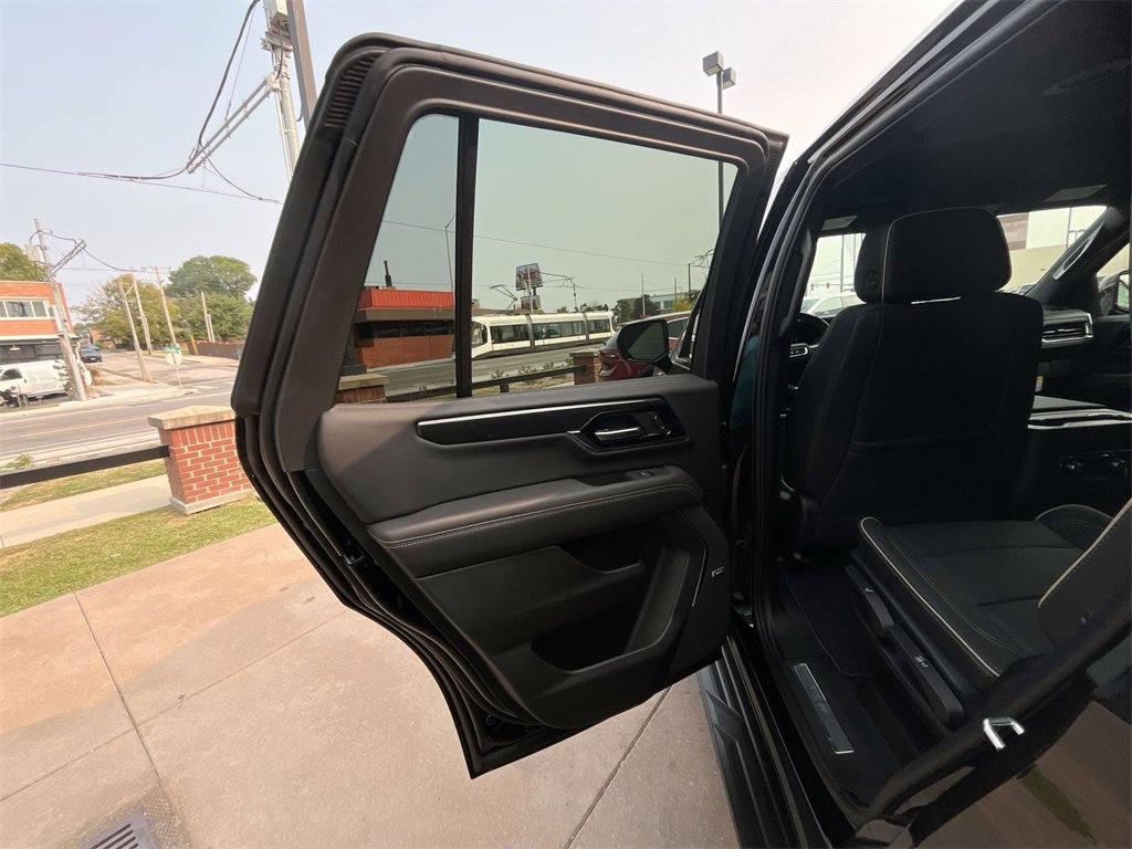 New 2025 GMC Yukon Elevation image 32