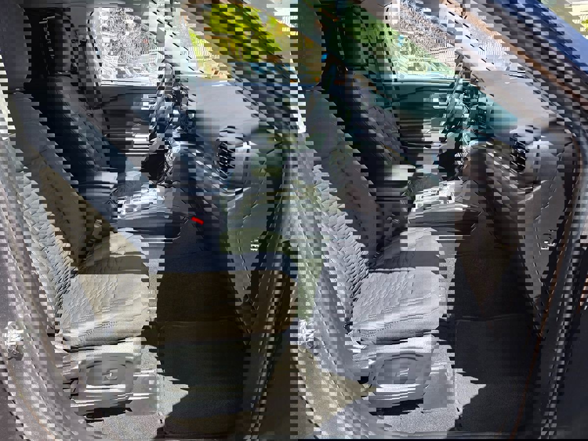 Used 2021 Ford Explorer XLT RWD image 15