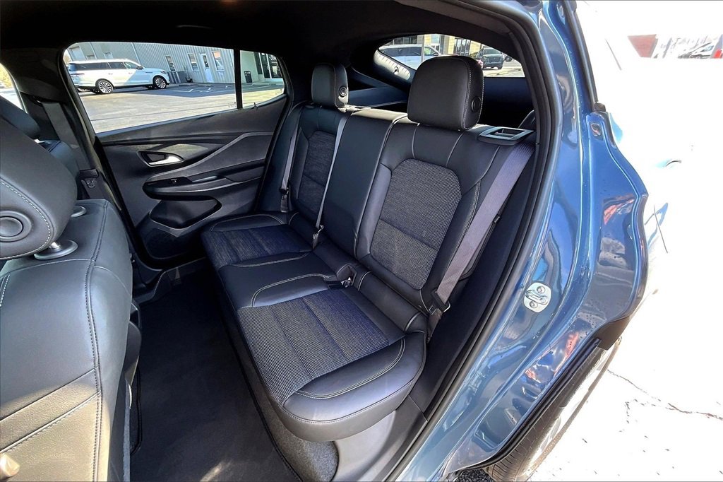 Used 2025 Buick Envista Preferred image 21