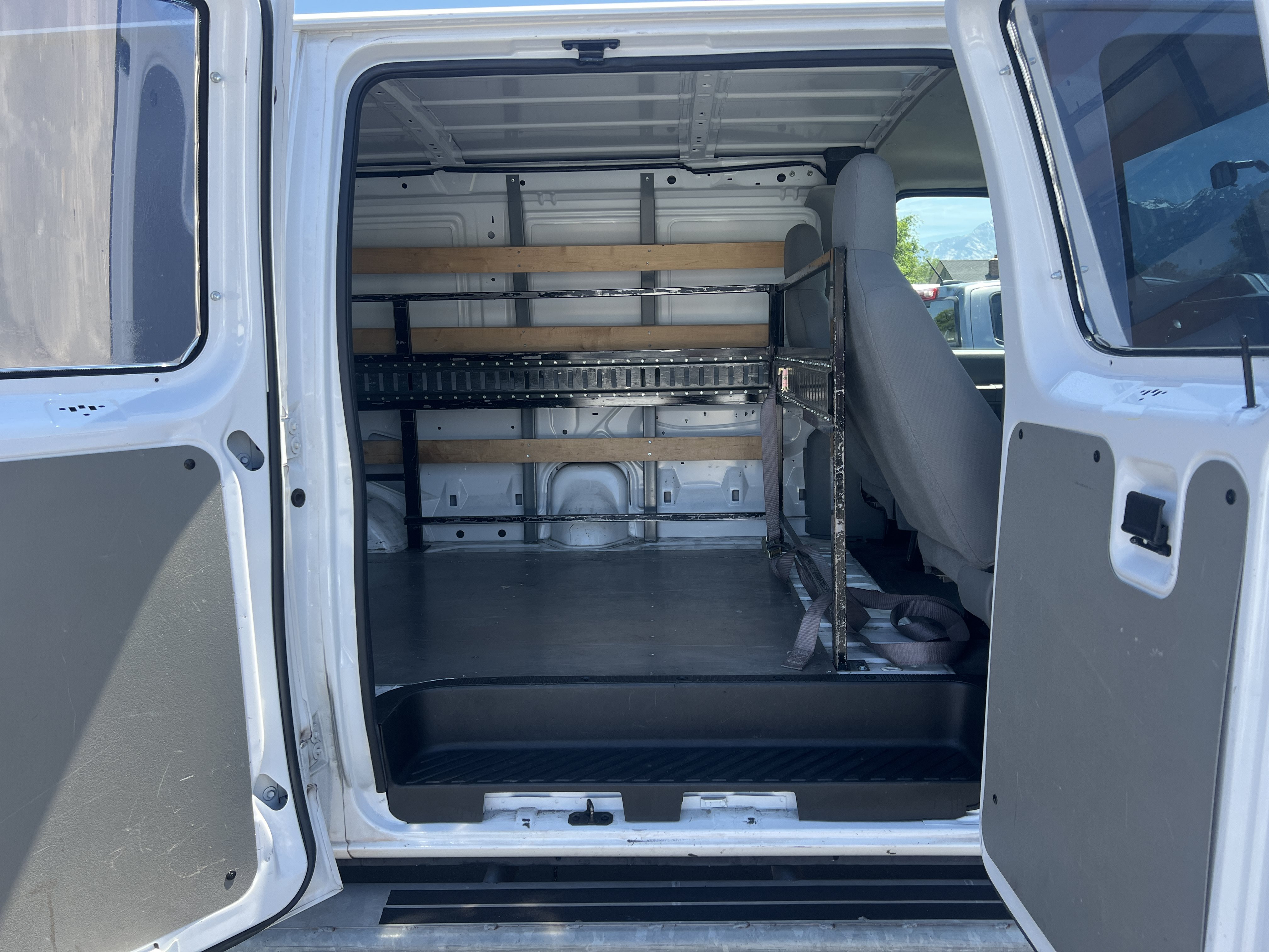 Used 2014 Ford E-250 and Econoline 250 w/ Power Group RWD image 10