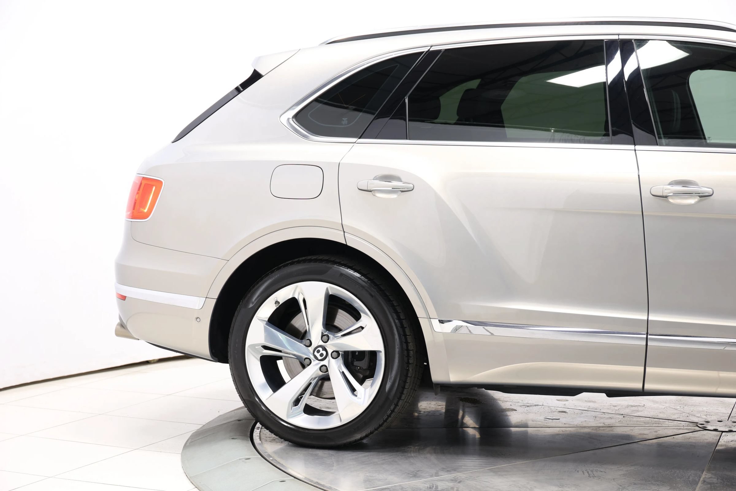 Used 2018 Bentley Bentayga Onyx Edition AWD/4WD image 82