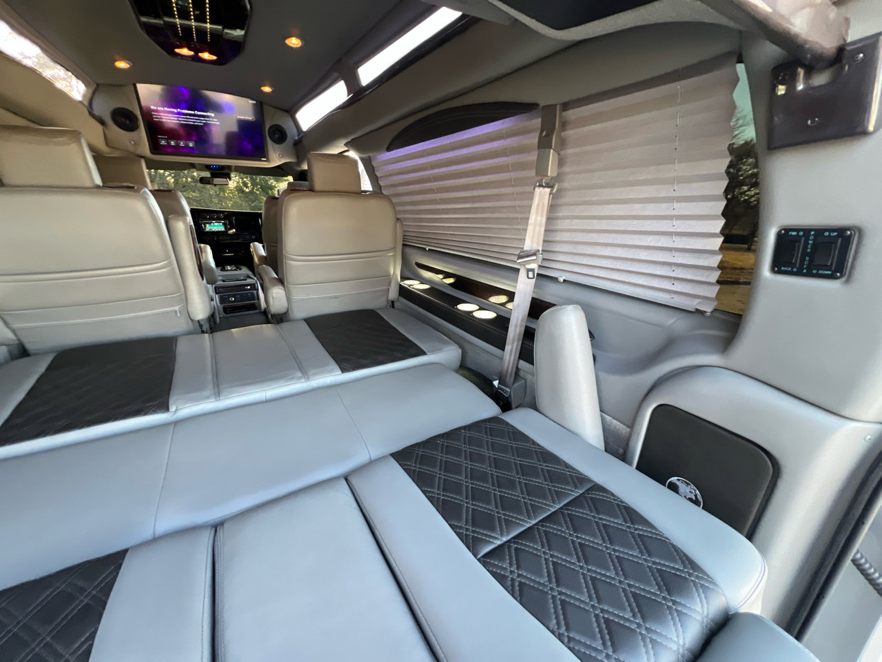 Used 2022 Chevrolet Express 2500 Extended w/ Enhanced Convenience Package image 43