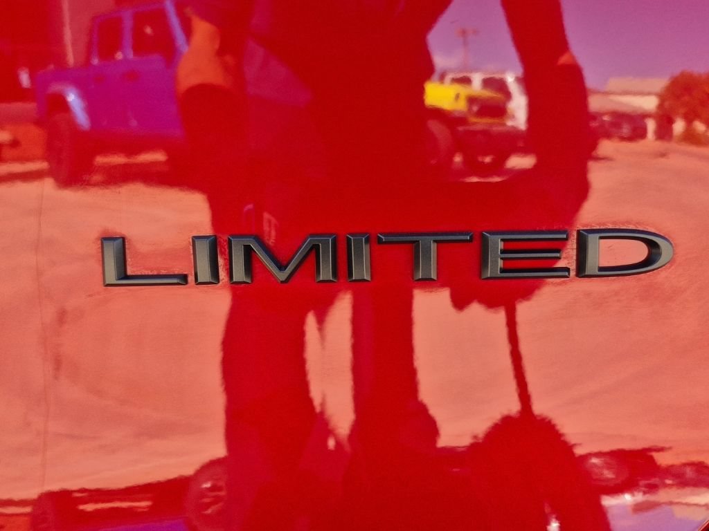 New 2025 Chrysler Pacifica Limited w/ Trailer Tow Group FWD image 52