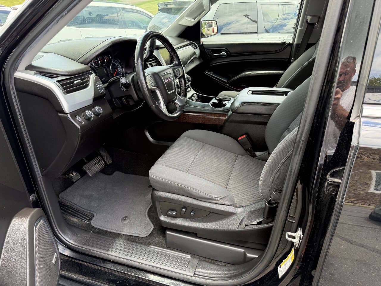 Used 2018 GMC Yukon SLE w/ SLE Value Package AWD/4WD image 9