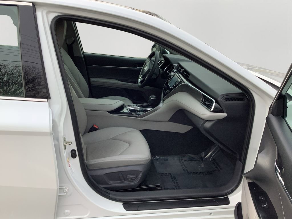 Used 2018 Toyota Camry XSE image 12