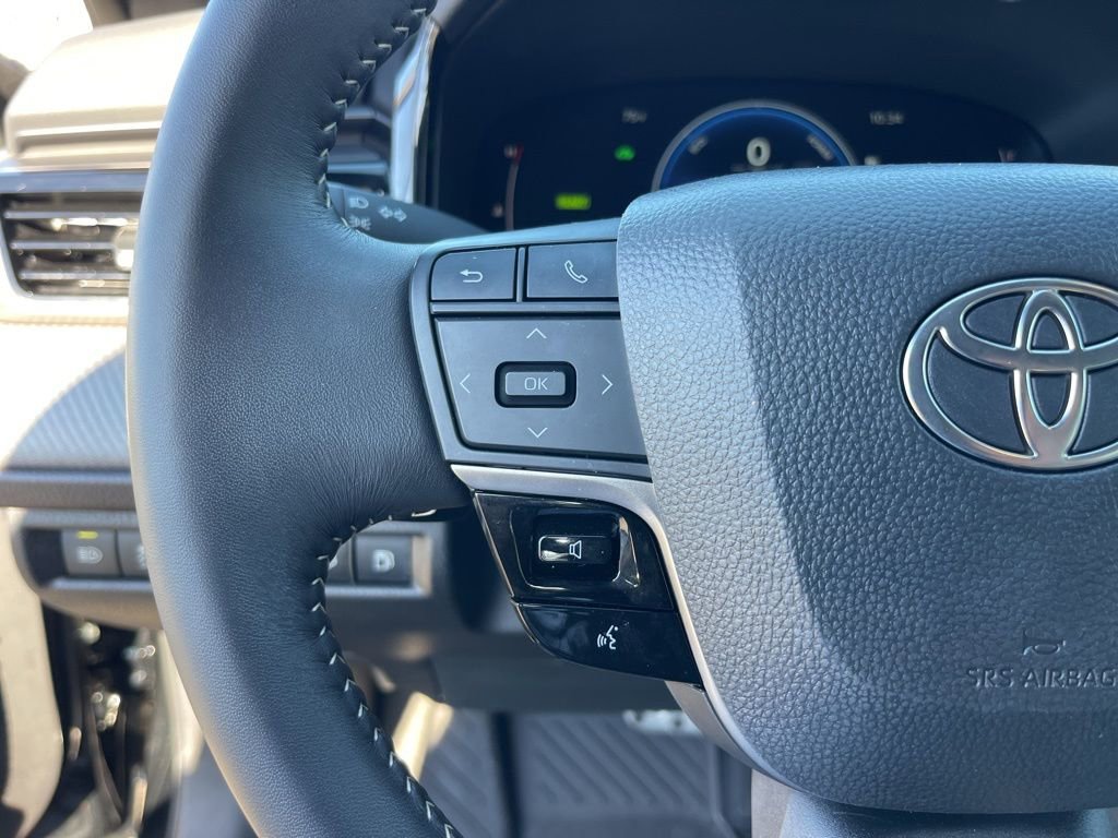 Used 2025 Toyota Camry SE image 17