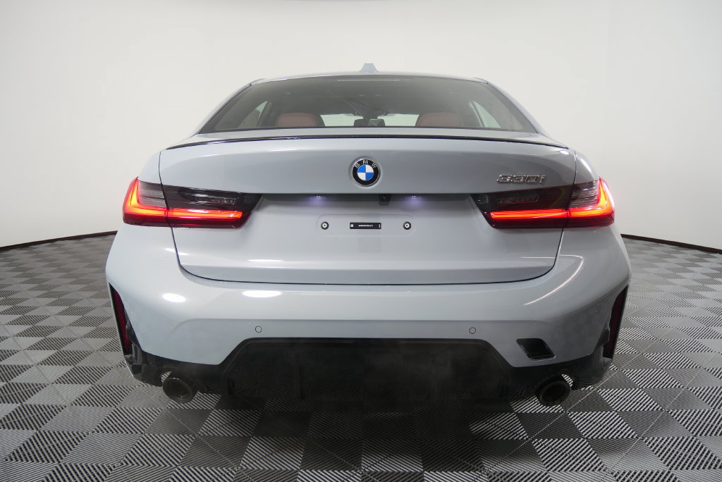 Used 2026 BMW 330i Sedan w/ M Sport Package RWD image 5